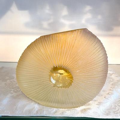 LOT 94   MODERNIST BLOWN GLASS ASYMMETRICAL ROUND FLAT ART GLASS VASE