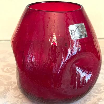 LOT 96  VINTAGE PILGRIM GLASS NO 60 RUBY CRACKLE FREE FORM VASE