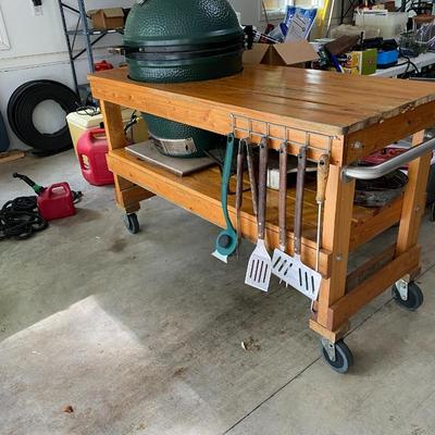 Big green egg and table