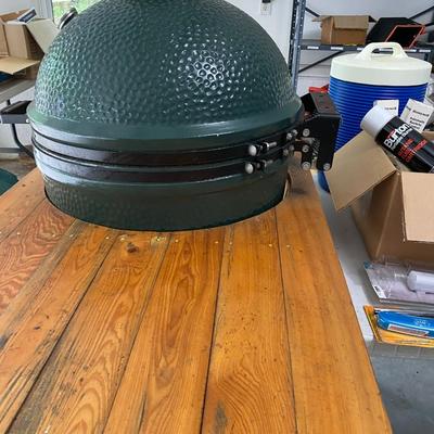 Big green egg and table