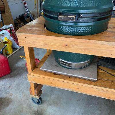 Big green egg and table
