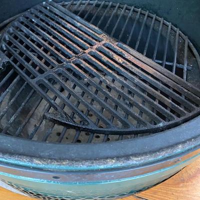 Big green egg and table