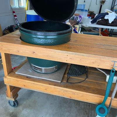 Big green egg and table