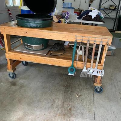 Big green egg and table