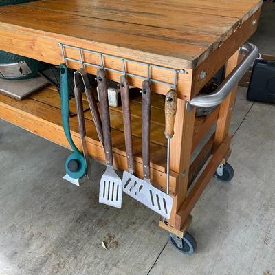 Big green egg and table