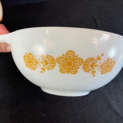Lot 307. Vintage Pyrex 3 Bowl Set
