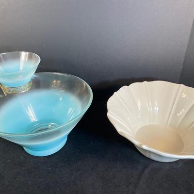Lot 312 Vintage Chip and Dip and Serving Bowl