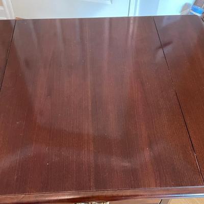 Lot 333. Thomasville Queen Anne End Table