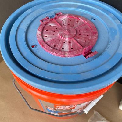 Lot 74  Bait box with aeration system