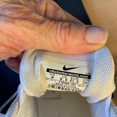 Lot 83 Women's Nike Golf Shoes sz 9