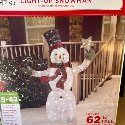 Lot 100  Lighted Snowman Outdoor Decor