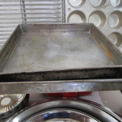 #5 Lots of baking pans