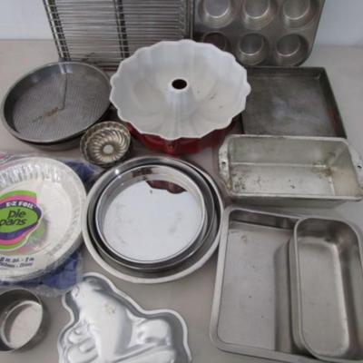 #5 Lots of baking pans