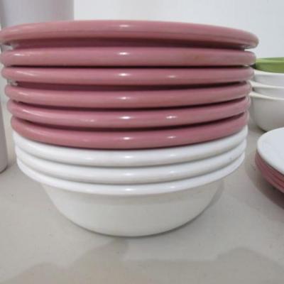 #6 Rubbermaid and Lennox plastic dishes