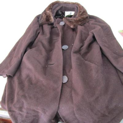#35 Vintage Rothmoor Women's dress coat with fur collar