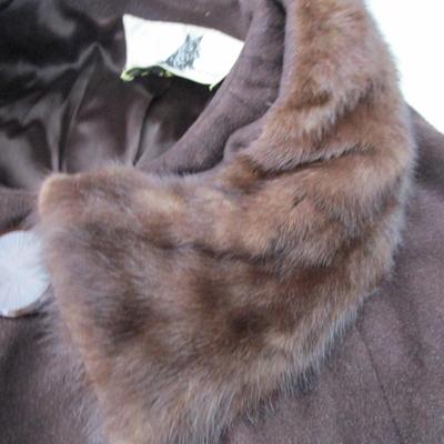 #35 Vintage Rothmoor Women's dress coat with fur collar