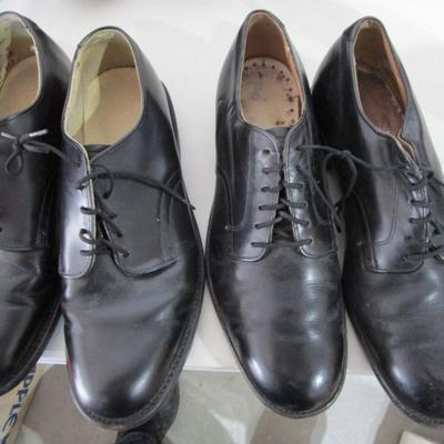 #48 Men's shoes size 8.5 2 pair