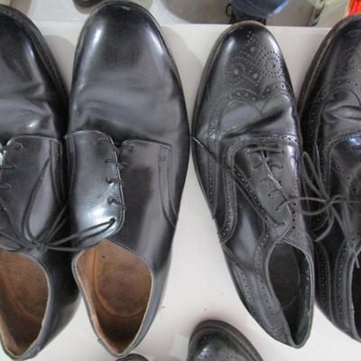 #54 1 pr Florsheim Size 10, and 1 pr of Braddock-Terry shoes Size 10W