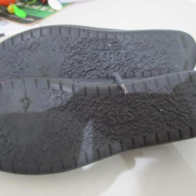 #58 Women's shoes size 10