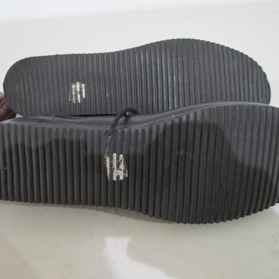 #60 Women's shoes size 10.5