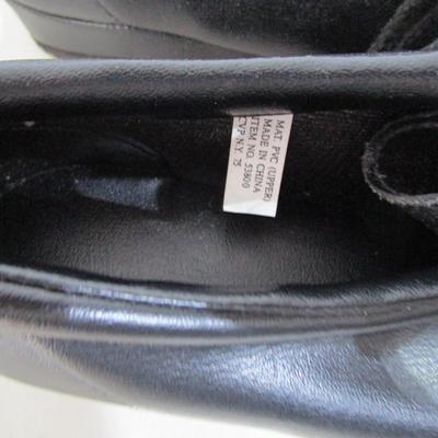 #60 Women's shoes size 10.5