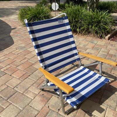 Lot 118.5. Folding Beach Chair