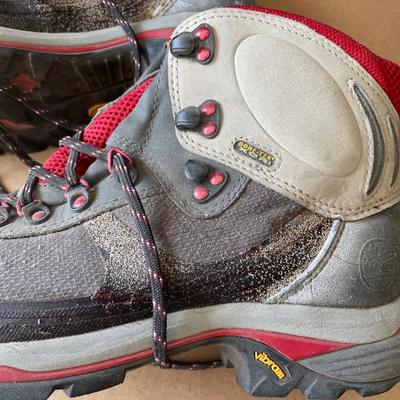 Lot 126. Women's Hiking Boots sz 9
