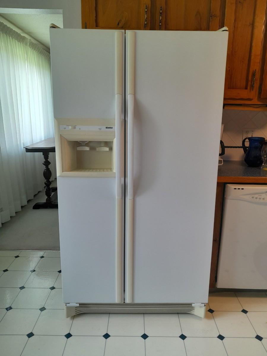 LOT 58 KENMORE SIDE BY SIDE REFRIGERATOR / FREEZER