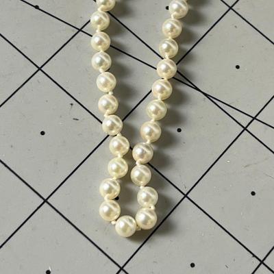 FINE Strand of Graded Pearls with a 14K Clasp 