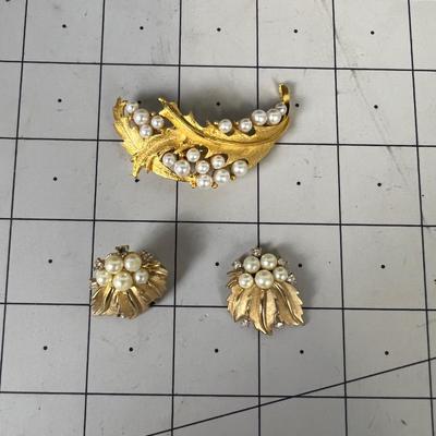 FAUX Gold Tone and Pearl Earrings and Brooch