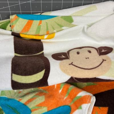 Jungle Monkey Design 2 Hand Towel and 2 Bath Towel, NEW 