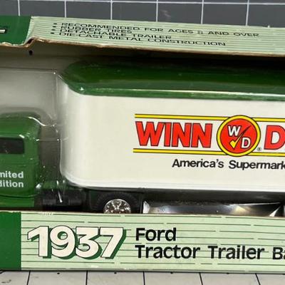 ERTL Wind Dixie Truck / Bank NEW In the Box 