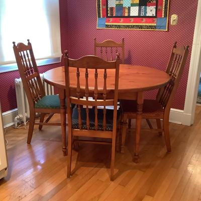 K1187 Vintage Round 48â€ Pine Table and Four Chairs