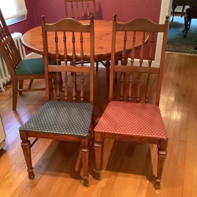 K1187 Vintage Round 48â€ Pine Table and Four Chairs