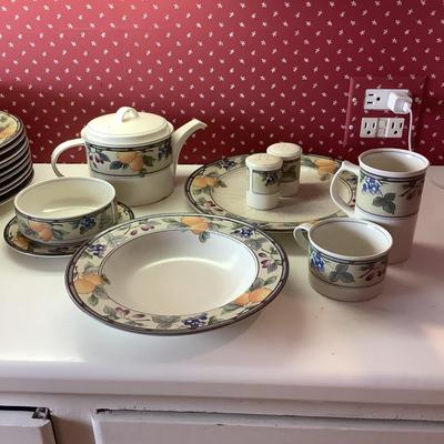 K1190 Large 55pc Set of Mikasa Intaglio Garden Harvest