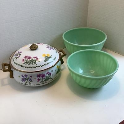 K1153 Vintage Fire-king Jadite Mixing Bowls with Covered Enamelware