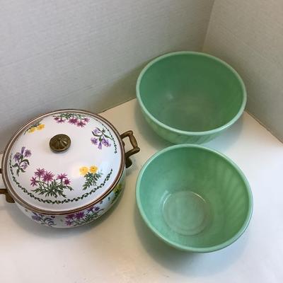 K1153 Vintage Fire-king Jadite Mixing Bowls with Covered Enamelware