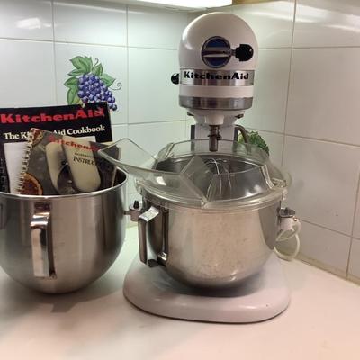 K1160 Large Kitchen-Aid Heavy Duty Mixer with Extra Bowl