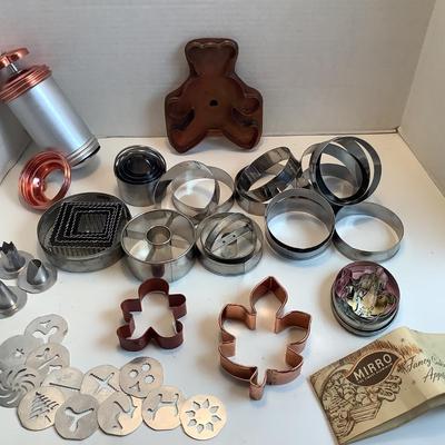 K1111 Vintage Mirro Cooke Press and Copper Cookie Pastry Cutters
