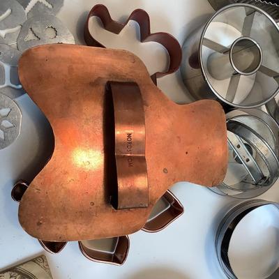 K1111 Vintage Mirro Cooke Press and Copper Cookie Pastry Cutters