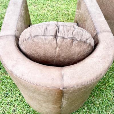 LOT 104   1970 VINTAGE DESIGNER ITALIAN LEATHER HORSESHOE CLUB CHAIRS