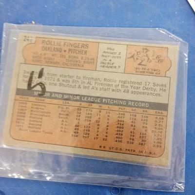 LOT 82  LOT OF OLD BASEBALL CARDS