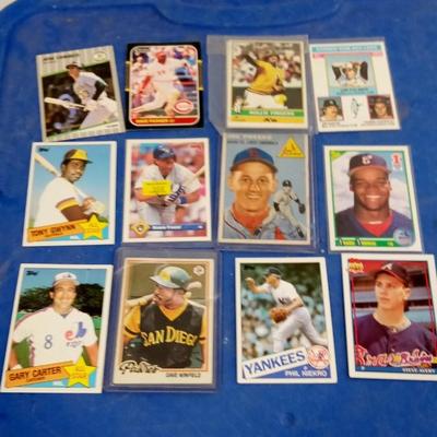 LOT 82  LOT OF OLD BASEBALL CARDS