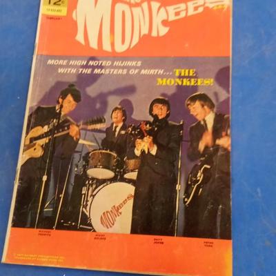 LOT 8 7     1967 MONKEES COMIC BOOK