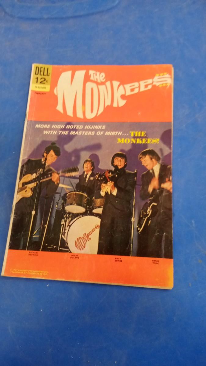 LOT 8 7     1967 MONKEES COMIC BOOK