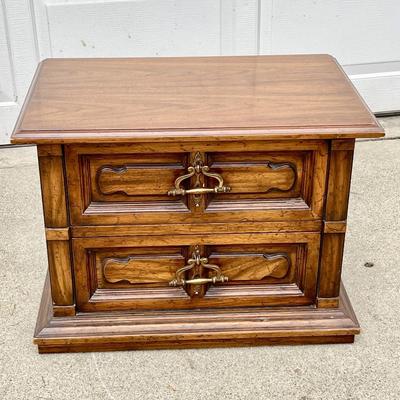 LOT 108  PAIR OF VINTAGE HERITAGE NIGHT STANDS
