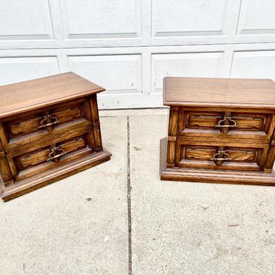 LOT 108  PAIR OF VINTAGE HERITAGE NIGHT STANDS