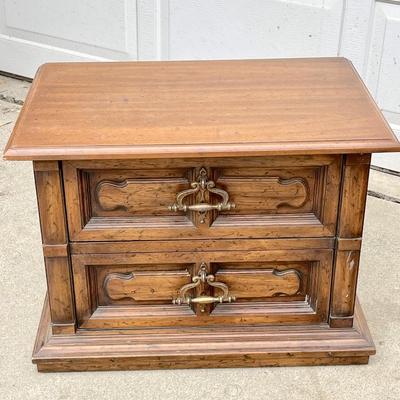 LOT 108  PAIR OF VINTAGE HERITAGE NIGHT STANDS