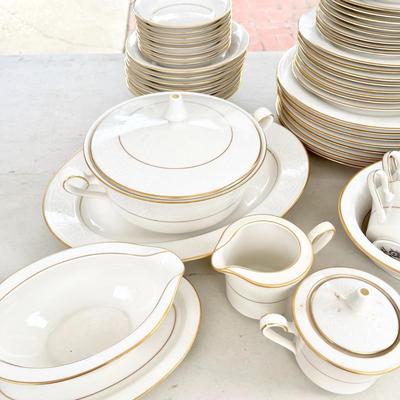 LOT 111  VINTAGE SET OF NORITAKE CHINA SERVICE FOR 8 "TULANE"