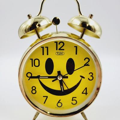 SMILEY FACE BATTERY POWERED ALARM CLOCK